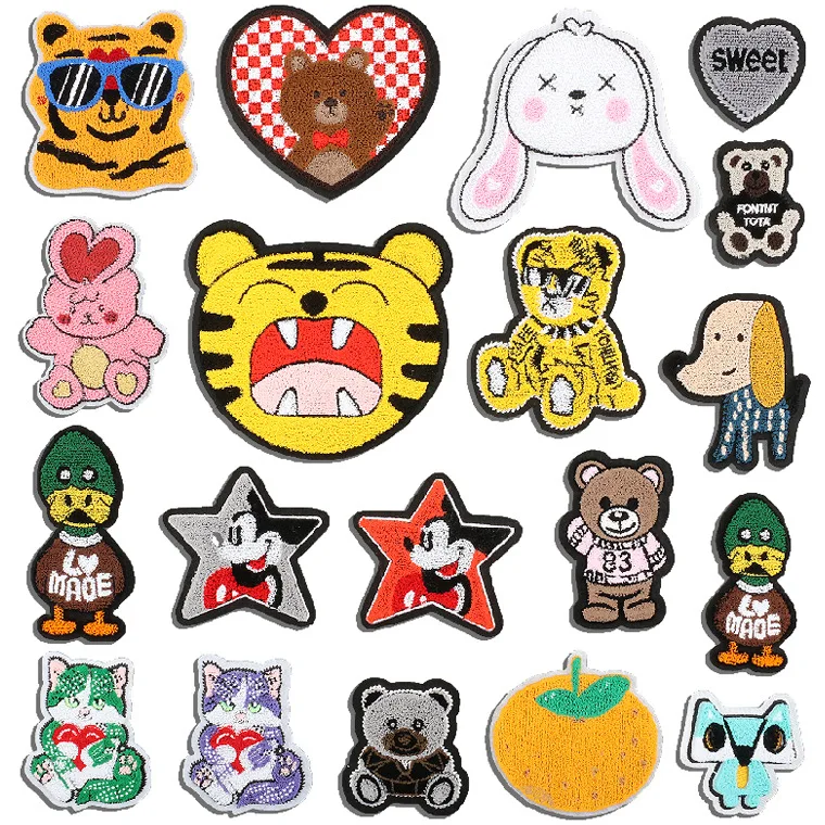 Cute Animals Dinosaur Patch Iron On Embroidered For Clothing Cartoon Anime Patches For Kid Clothes Appliques Stickers T-shirt