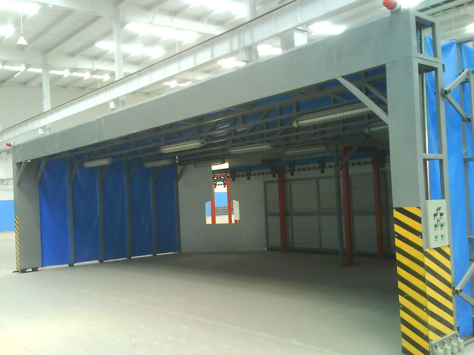China factory direct stable operation strong flexibility retractable spray booth