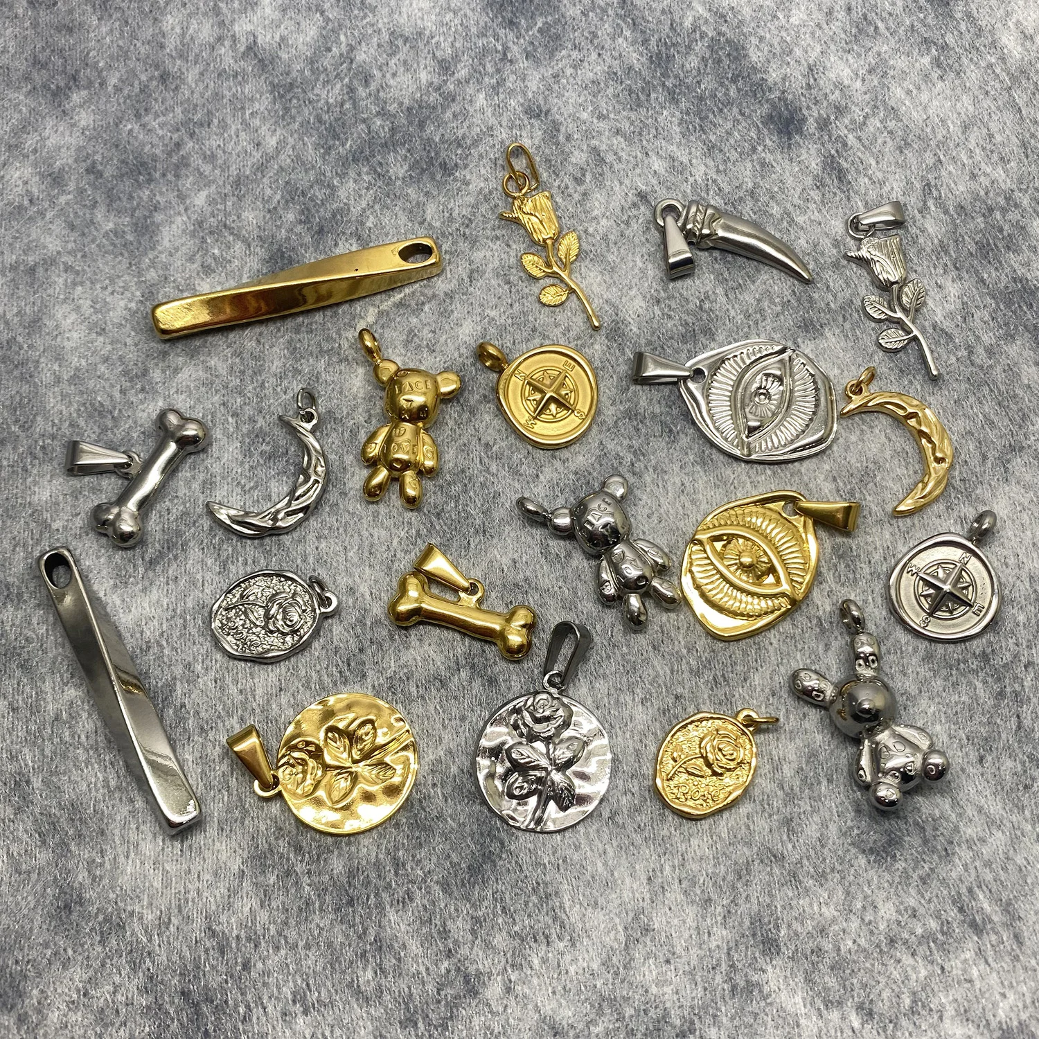 New Arrival Stainless Steel Rose Bear Pendant Non Tarnish 18K Gold Plated Moon Compass Pendant for Jewelry Making