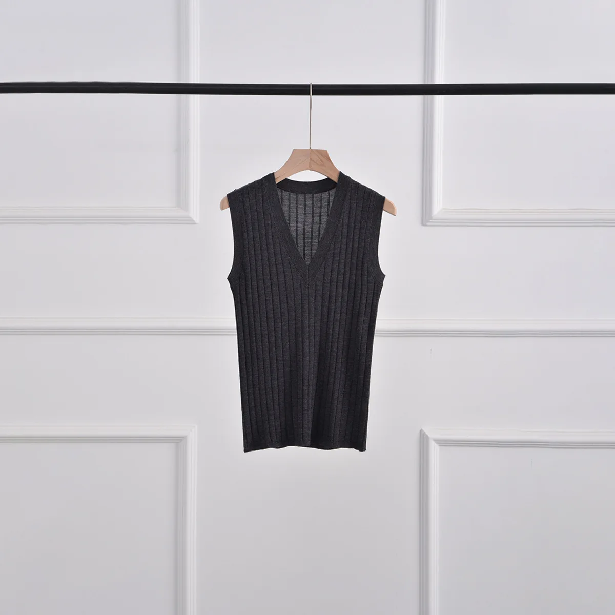 Factory Wholesale Summer Women Vest Sweater Pullover V-neck Sleeveless Slim Fit Wool Knitwear Vest