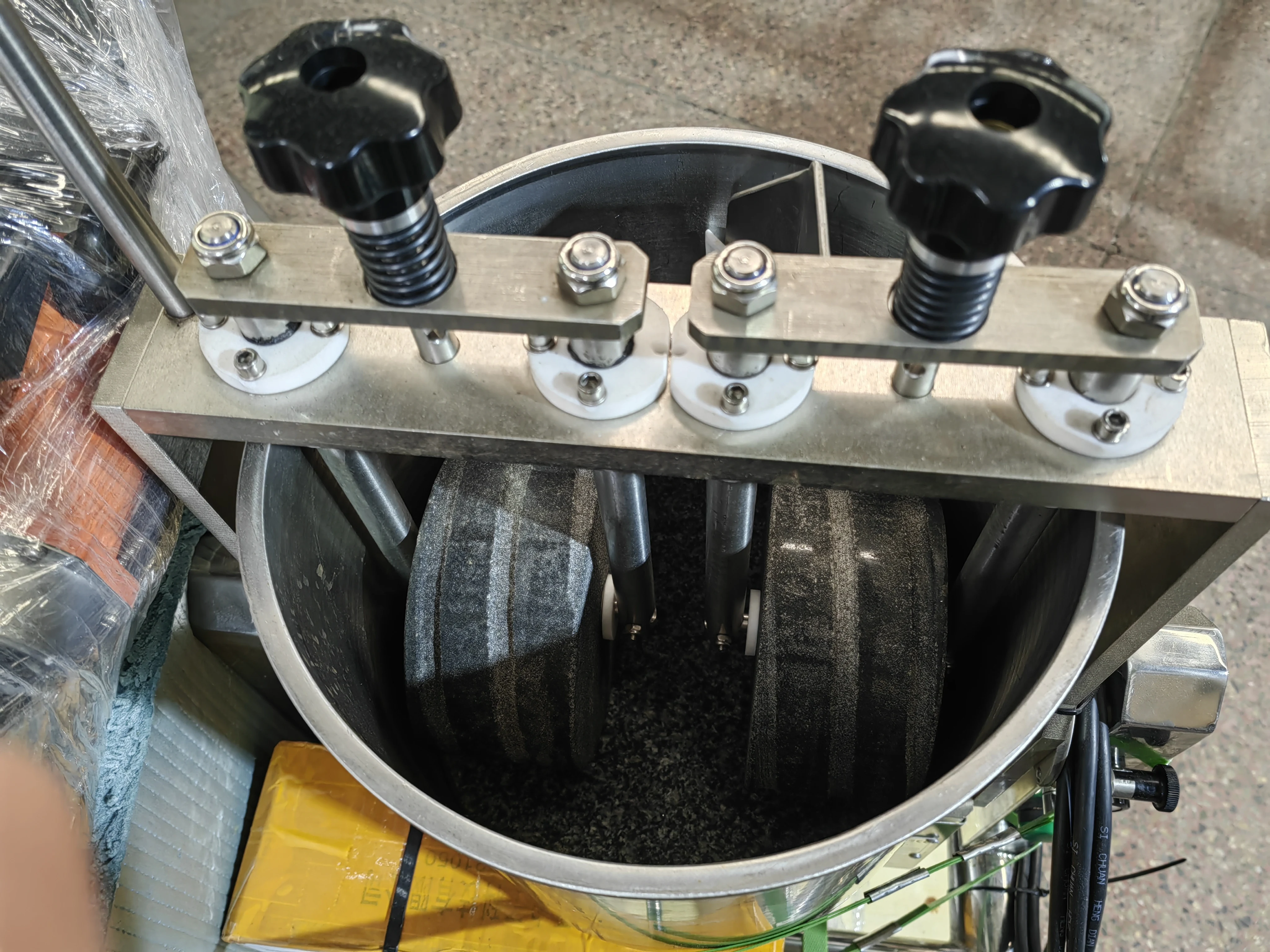 LST sss stainless 10/25 L Small chocolate melanger chocolate grinding machine for cocoa pistachio nuts