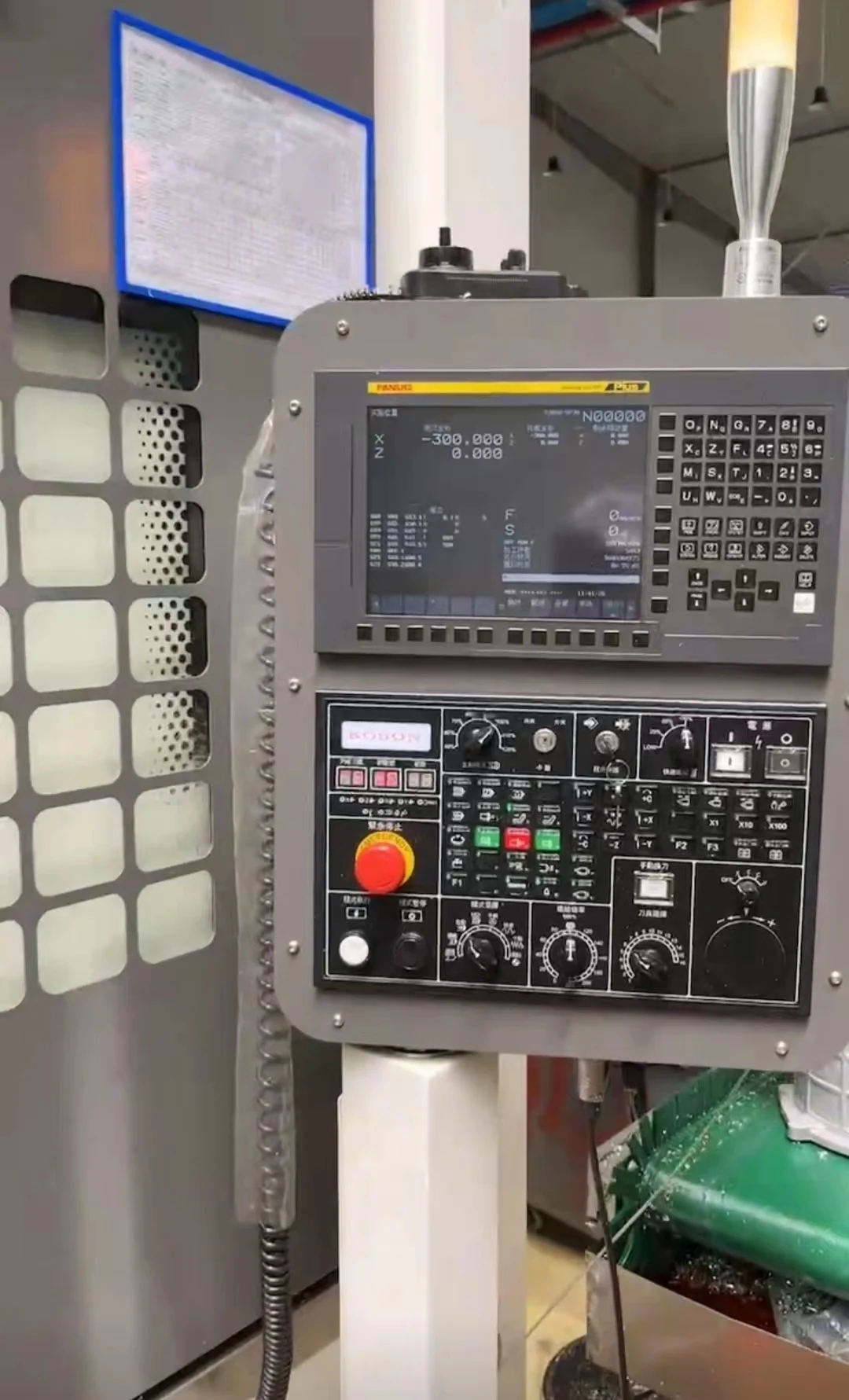 SIEMENS SYNTEC control system Metal torno RB-750M turning machine  display racks cnc lathe