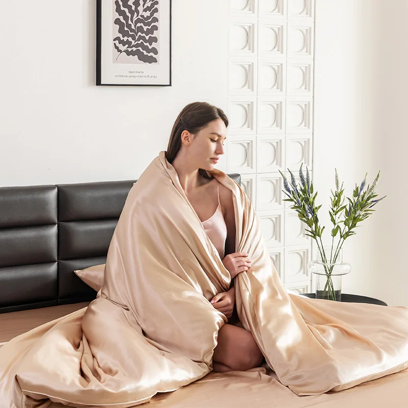 2024 Popular 100% Silk Filling  quilt With Cotton Cover Comforter Comfortable Silk Duvet