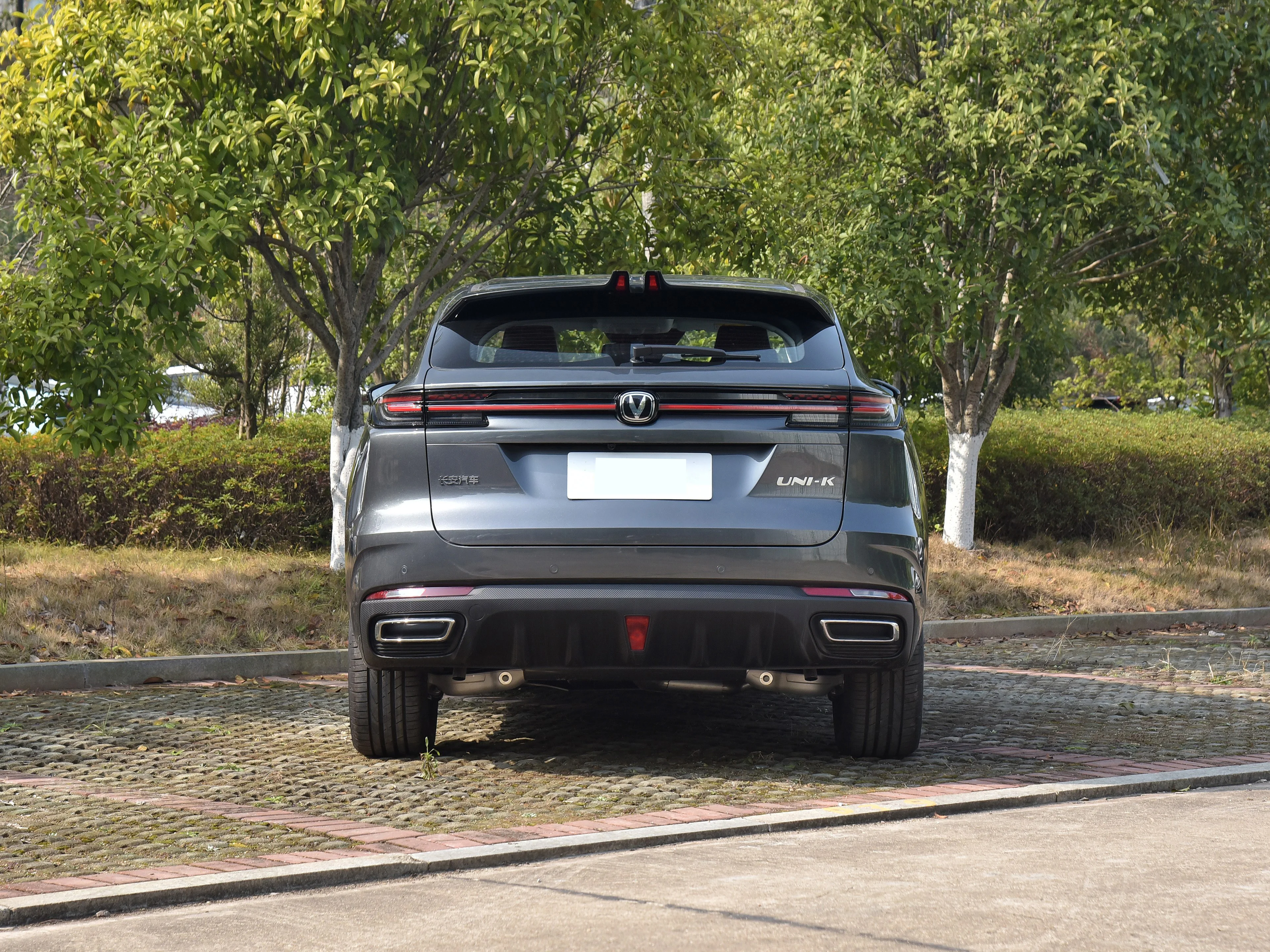 Changan uni-k idd 2023 полный вариант белый цвет Китайский гибридный внедорожник 1 5 t