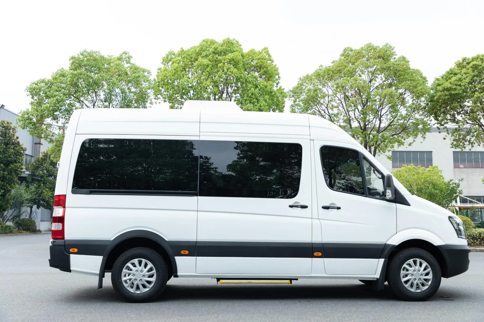 6m electric passenger mini bus 300km driving range small coach bus 13-15 seats standard roof new energy passenger van