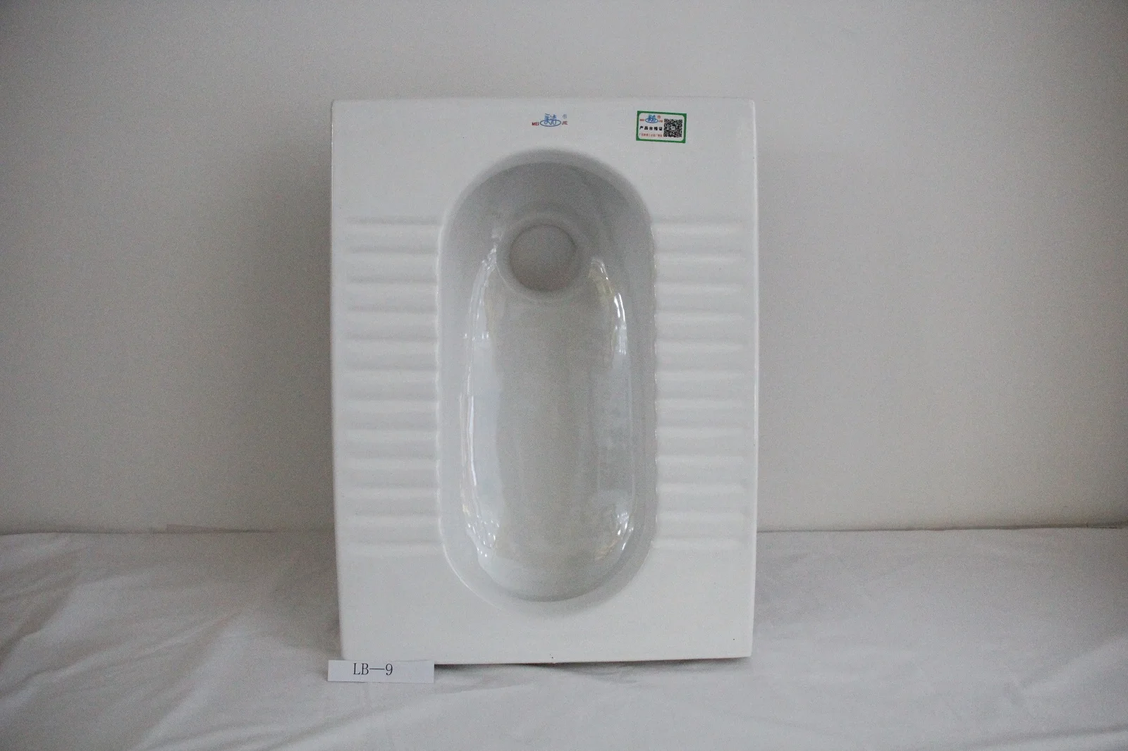 Hot sale high quality hospital favorite products refined ceramic chinese public toilet squatting
