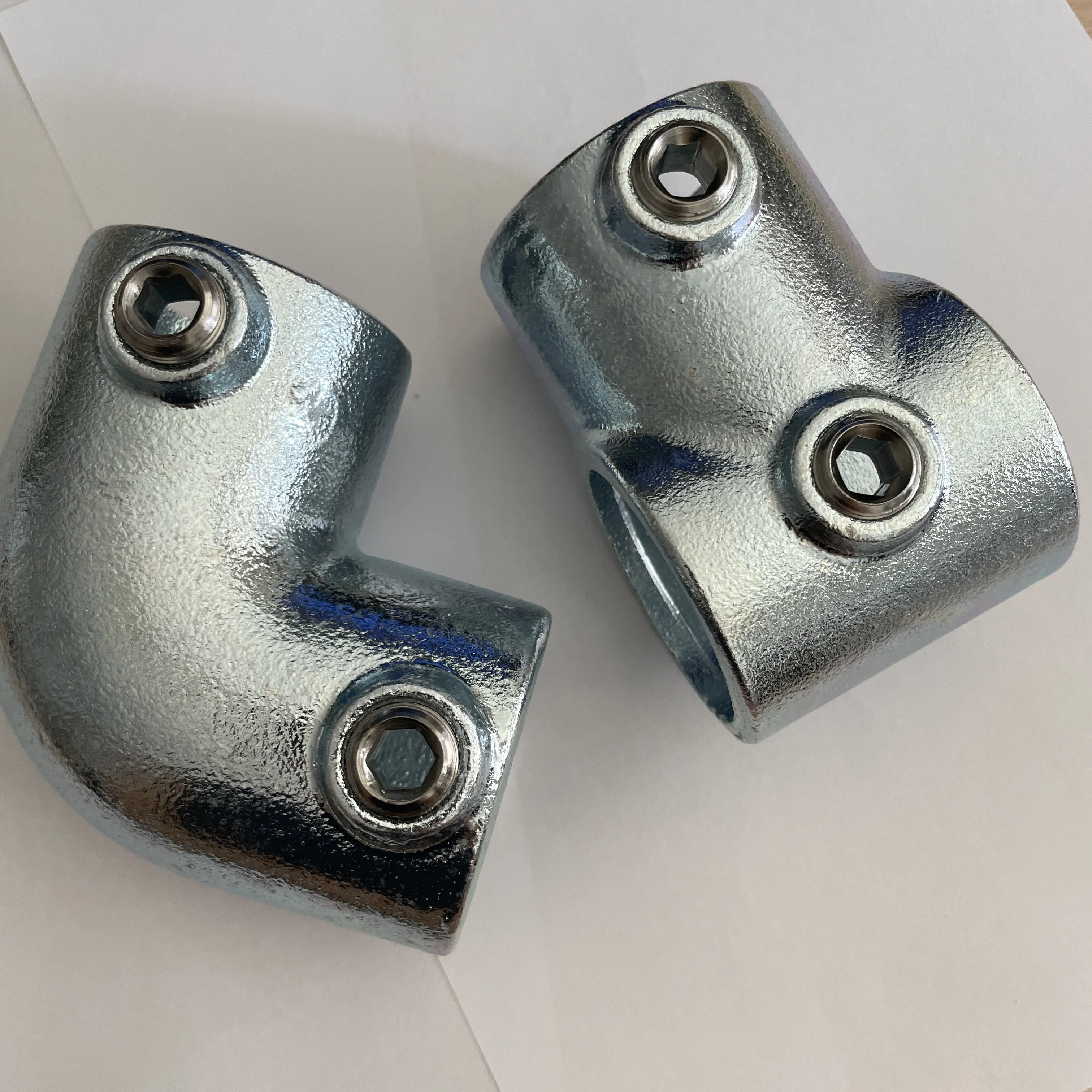 Galvanized GI Pipe Fittings Malleable Iron Metal 90 Degree Elbow Key Clamps Connector Screws