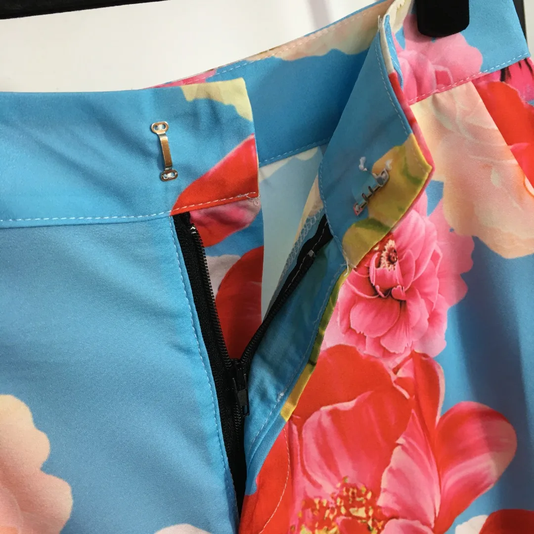 Summer and autumn wear popular suit metal shoulder button strap top flower print shorts