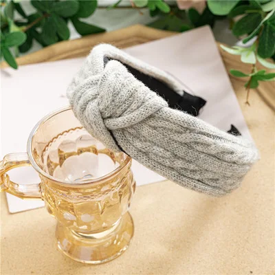 2021 YiWu wholesale  hair accessories women Korea fashion hair accessory for girl party bow wide cross knot woolen yarn headband