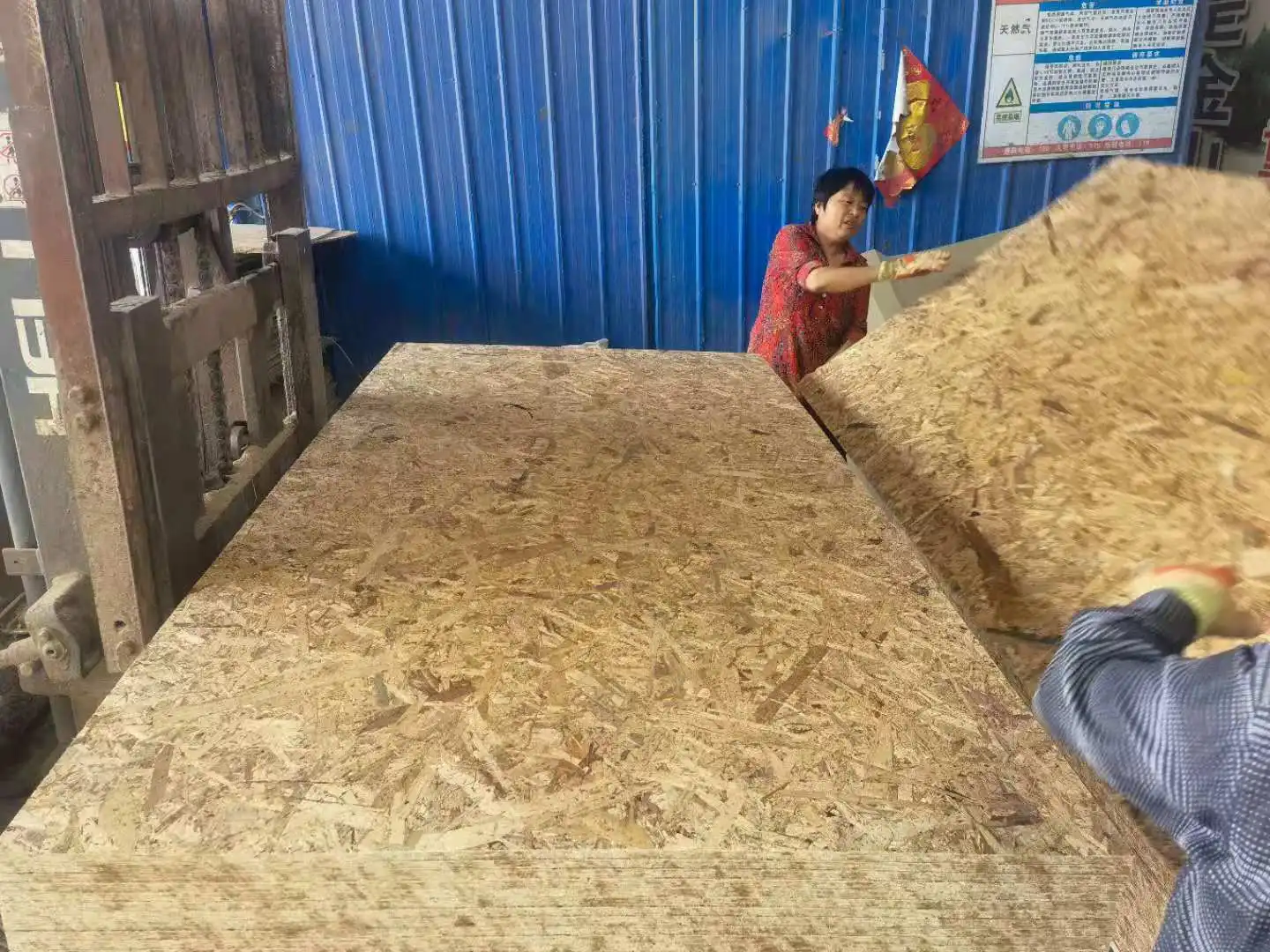  Горячая продажа OSB доска Flakeboard E0 9 мм 11 15 18 4*8 от