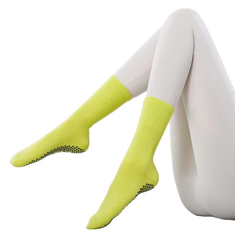 New mid-tube non-slip yoga socks inside sports floor socks Wicking sweat and dispensing sports yoga socks