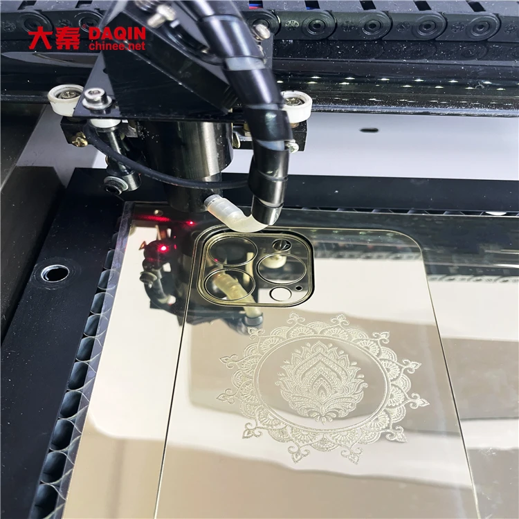 DAQIN Nano Glass Screen Protector CO2 Laser Cutting Machine for Mobile Phone Tempered Glass Screen Protector Engraving