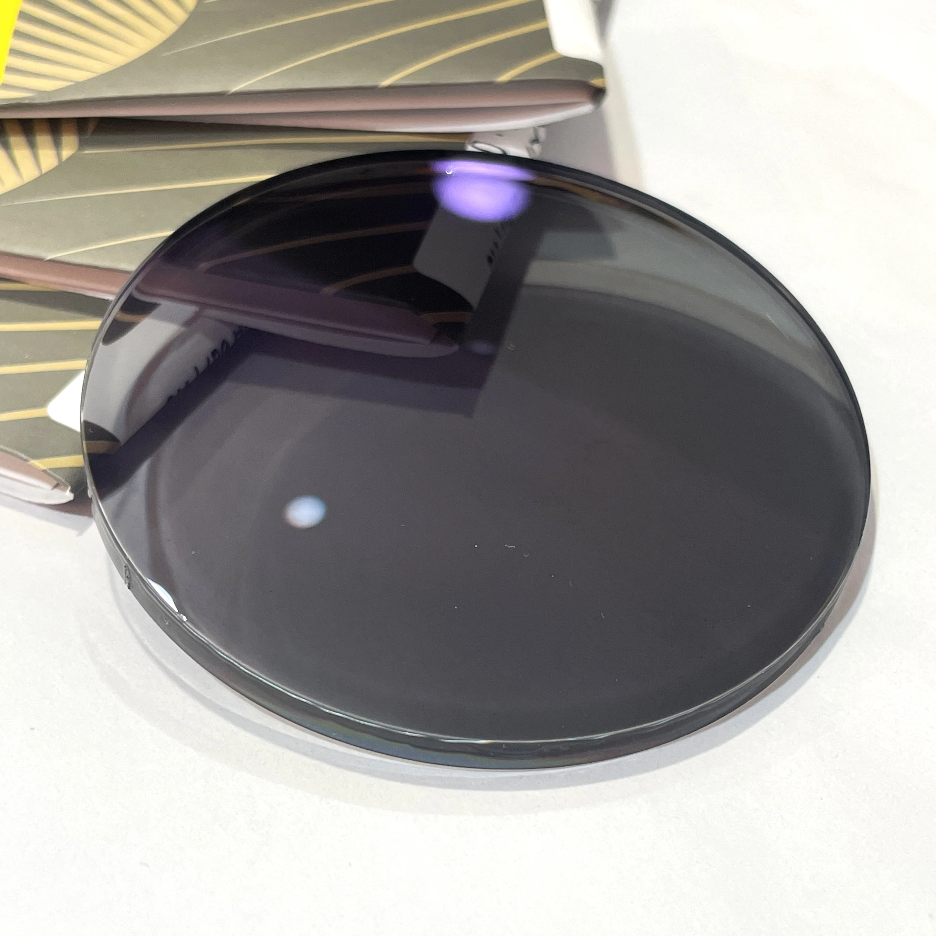 China Top Quality 1.56 Optical Lens Manufacturer Photochromic Grey Blue Block Optical Lens