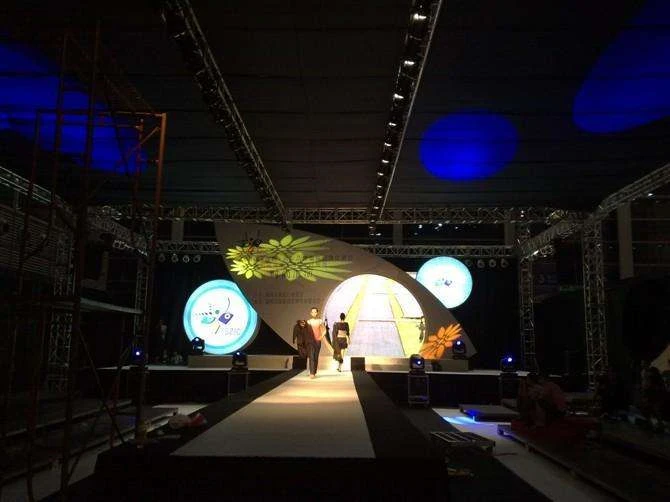 LED 330W 350W Follow Spot Lights Manual Focus Christmas Stage Lights DJ Lights for Night Club