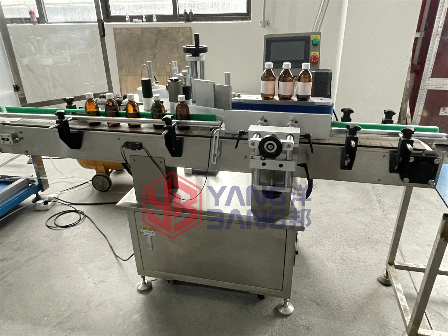 Full Automatic Aluminum Tamper Evident Proof Bottle 2Oz 100ml 150ml Syrup Energy Drink Shots Filling Capping Packaging Machine