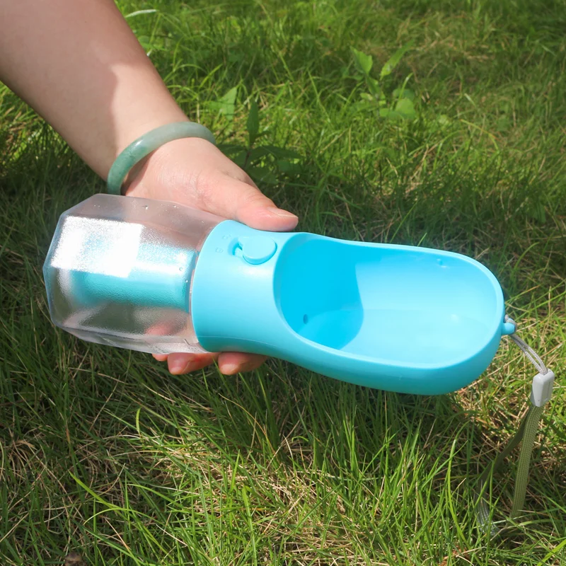 Wholesale portable Leak Proof travel feeder food feeding cup botella de agua para mascota pet dog water bottle with poop bag