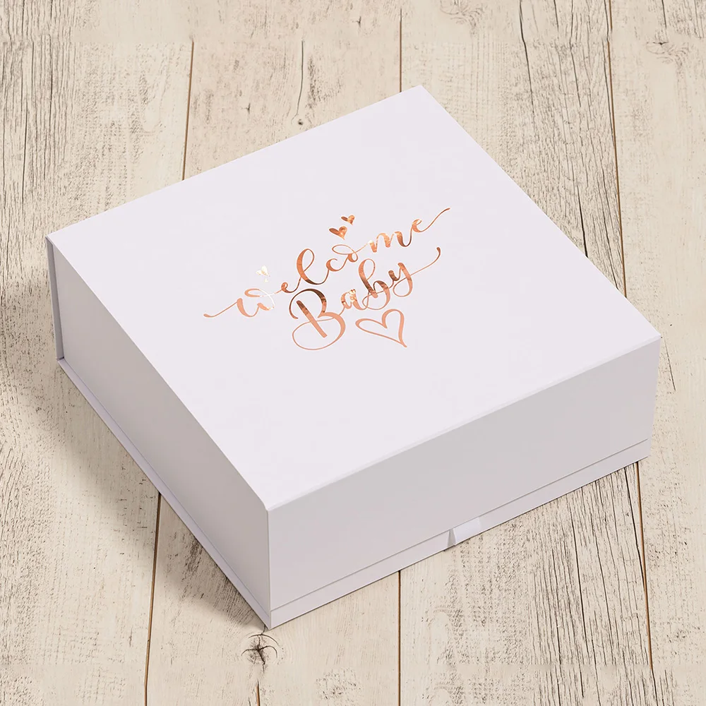 Customized Logo White Packaging Foldable Rigid Hamper Keepsake Gift Boxes With Magnetic Closure