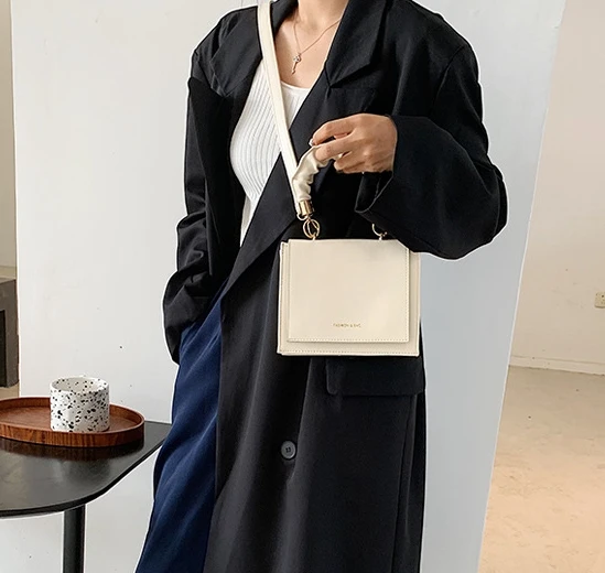 2024 New Women s Shoulder Bag Fashion Handbag with Large Capacity for Commuting and Student Use