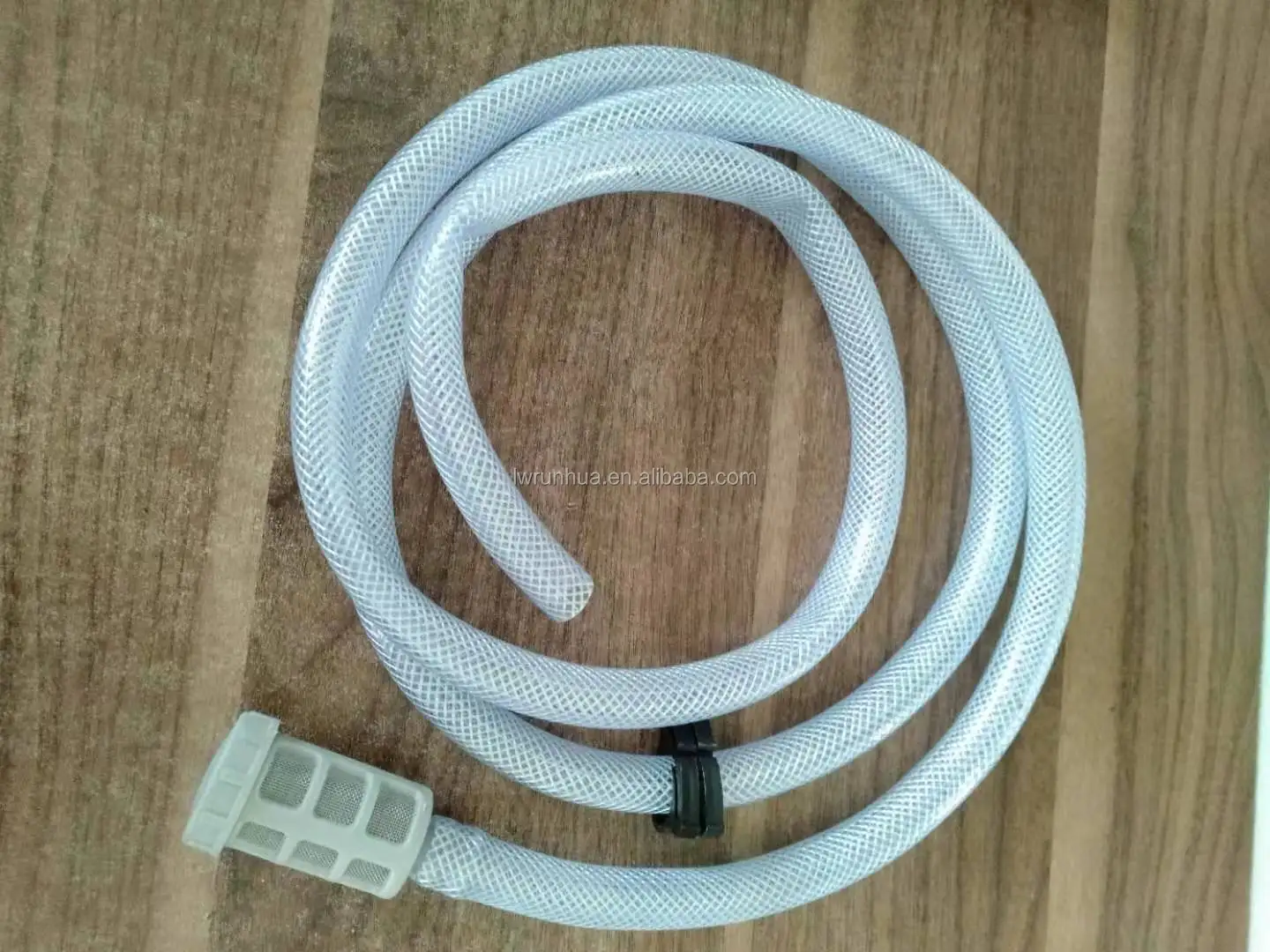 Garden fertilizer device, a set for venturi fertilizer device with hose and vale, adjustable