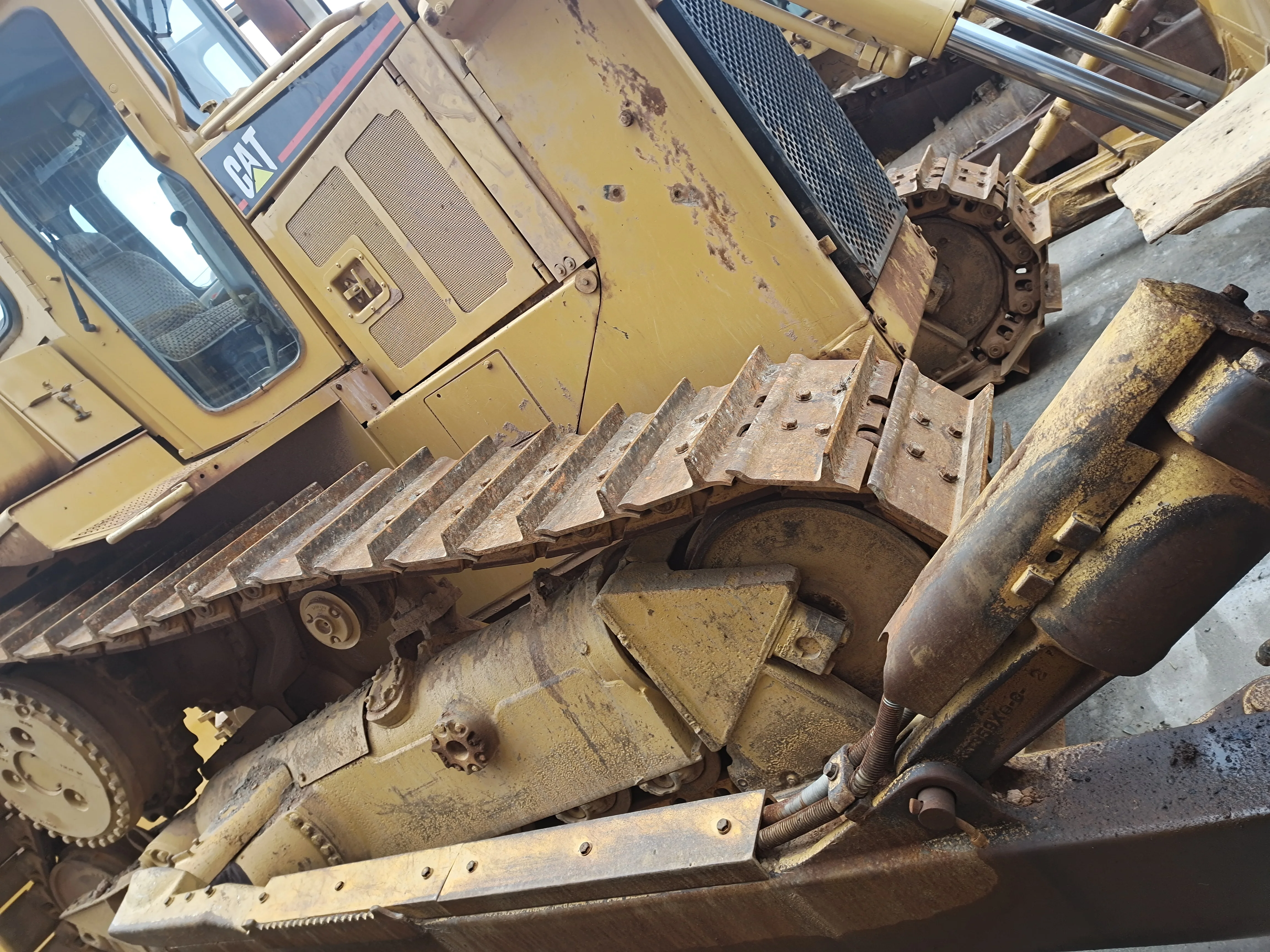 Б/у бульдозеры caterpillar D6R для кошек оборудование землеройных работ хорошее состояние
