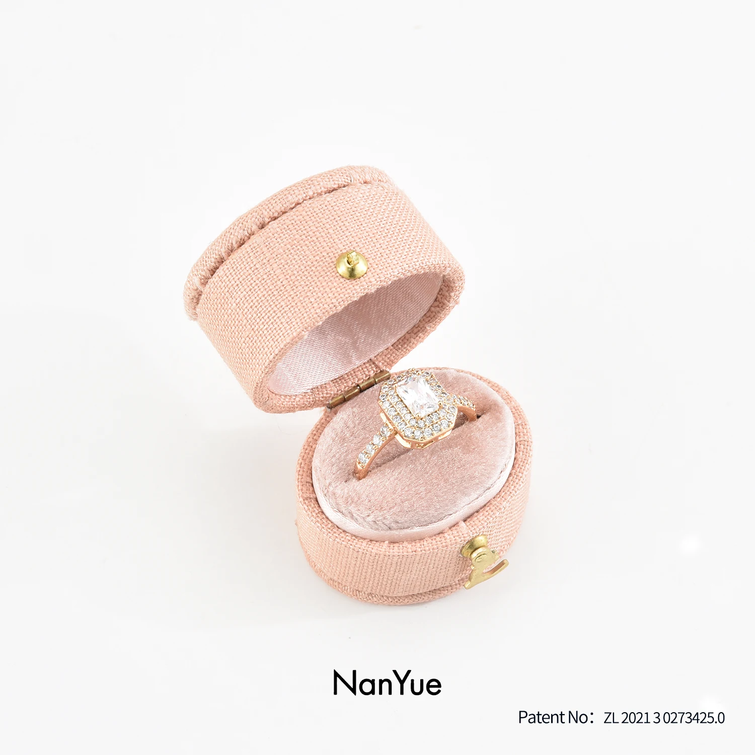 High-end Custom Linen Jewelry Ring Box European vintage Mini Ring Box Travel Portable Jewelry Organizer Box for Rings Wedding