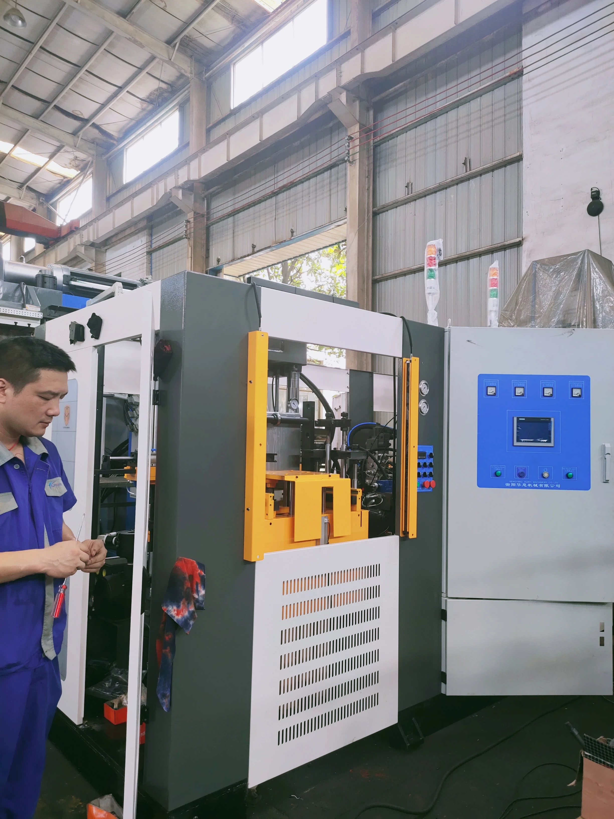 Huayi  CE certificate 100 ton rubber vacuum vulcanizing press for all kinds rubber sealing making