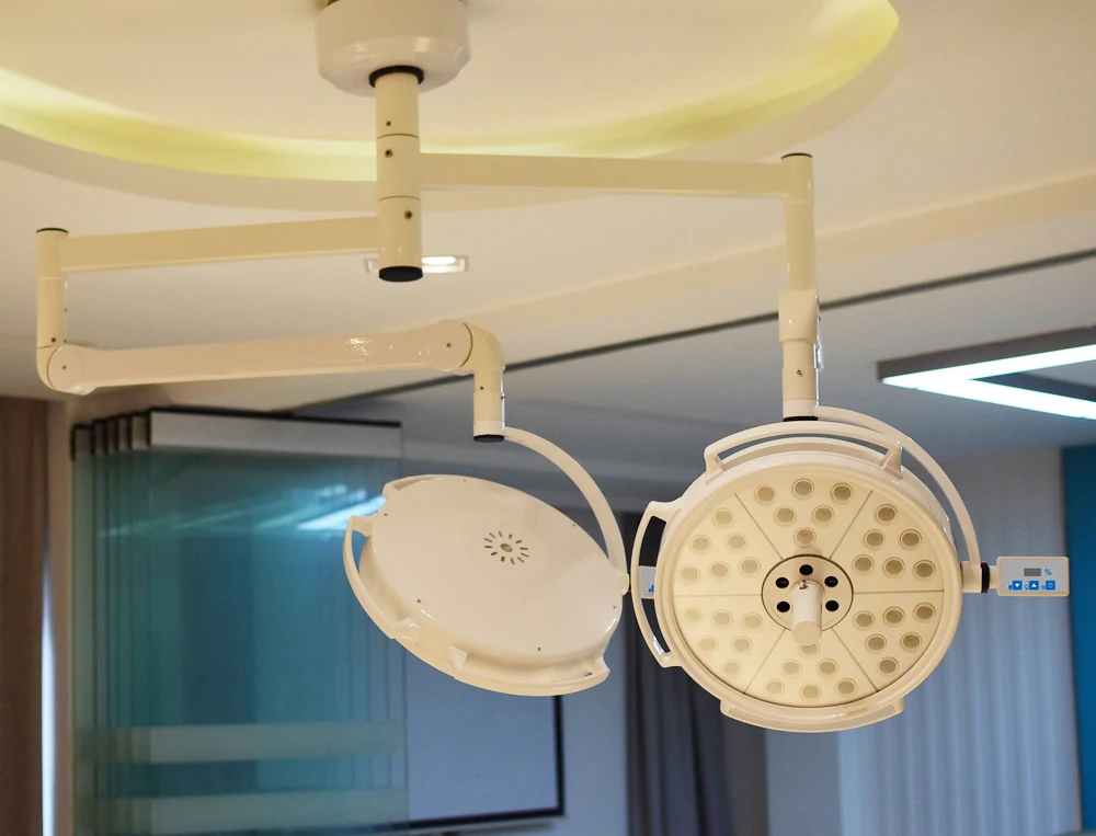 Chenwei Lightweight Flexible Convenient Lighting OED/ODM Electric Ceiling Operation Stable Balance Arms Positioning Lighting