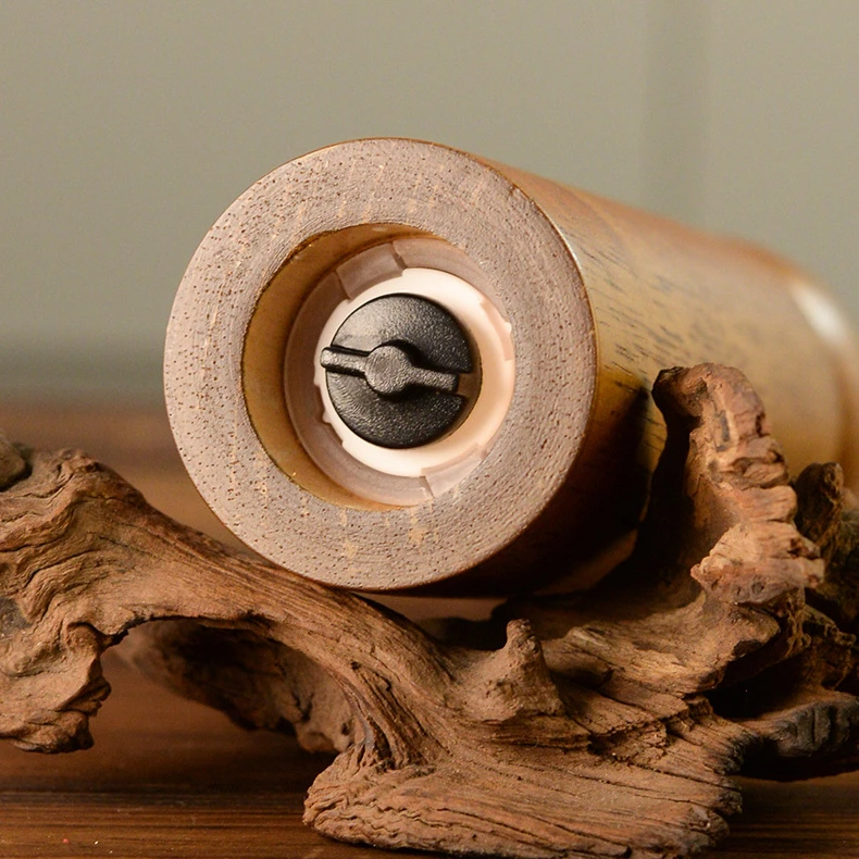 Classic Wooden Pepper Mills with Ceramic Grinding Mechanism