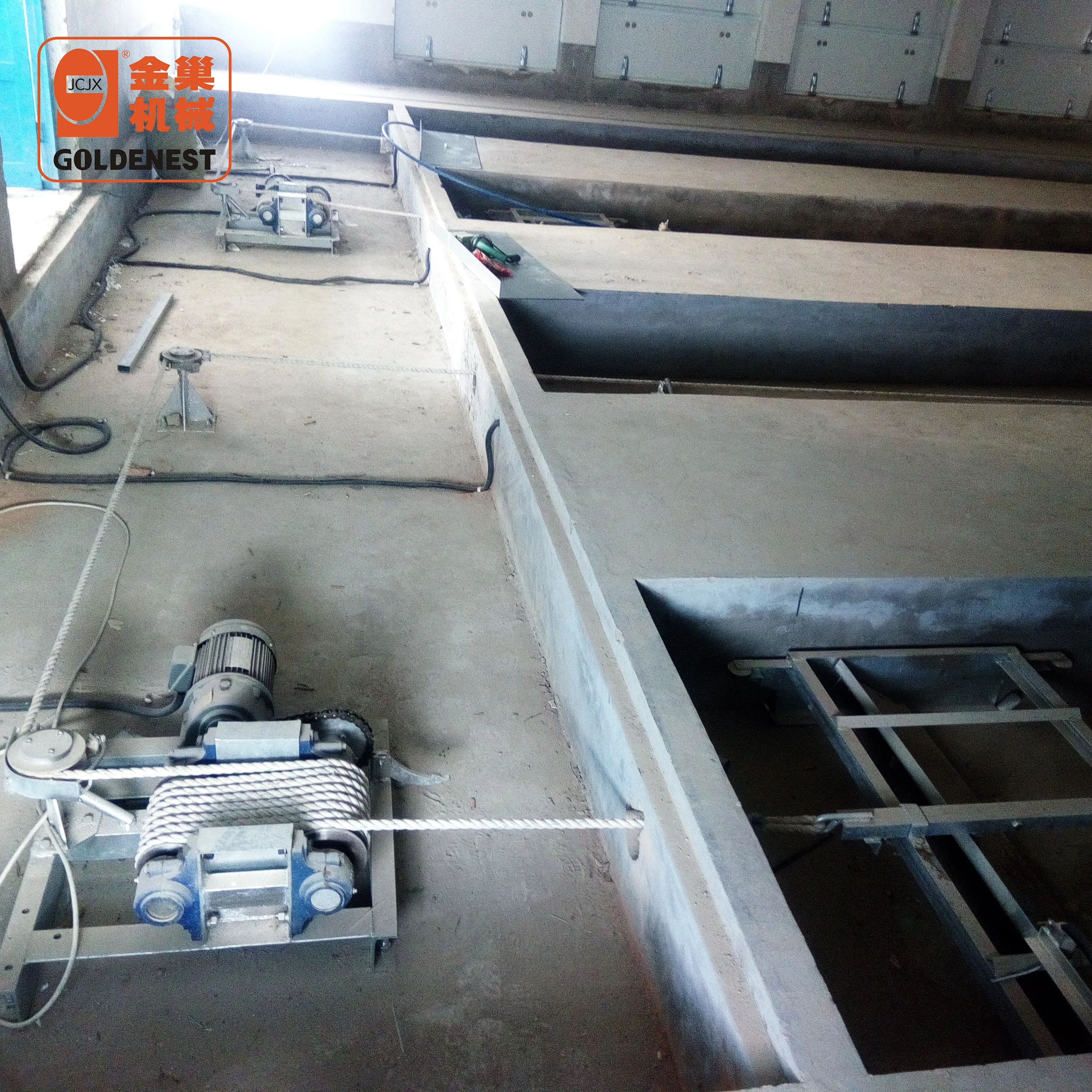 Manure cleaning scraper with hot galvanized material scraper