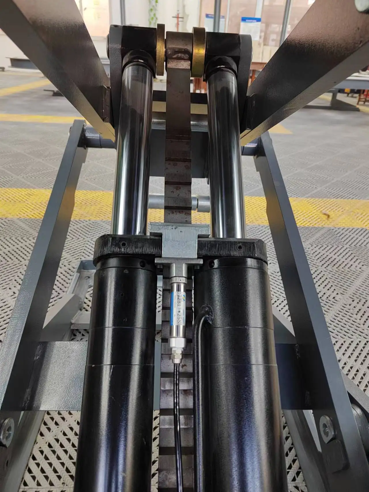 Cheap 3.5T Hydraulic Mini Ultra Thin Scissor Car Lift For Automotive Garage Repair