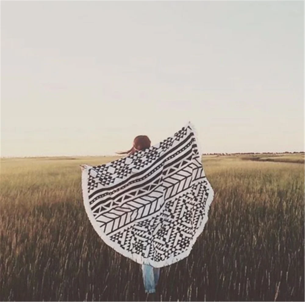 2024 Wholesale European Jacquard Cotton Shawl fashion Summer Beach blanket outdoor round  picnic blanket