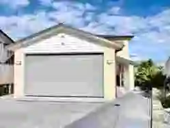 Shunpeng OEM Service Hot-Selling Combined Automatic Garage Door with Sheet Metal and Tinted Aluminum Glass Panels