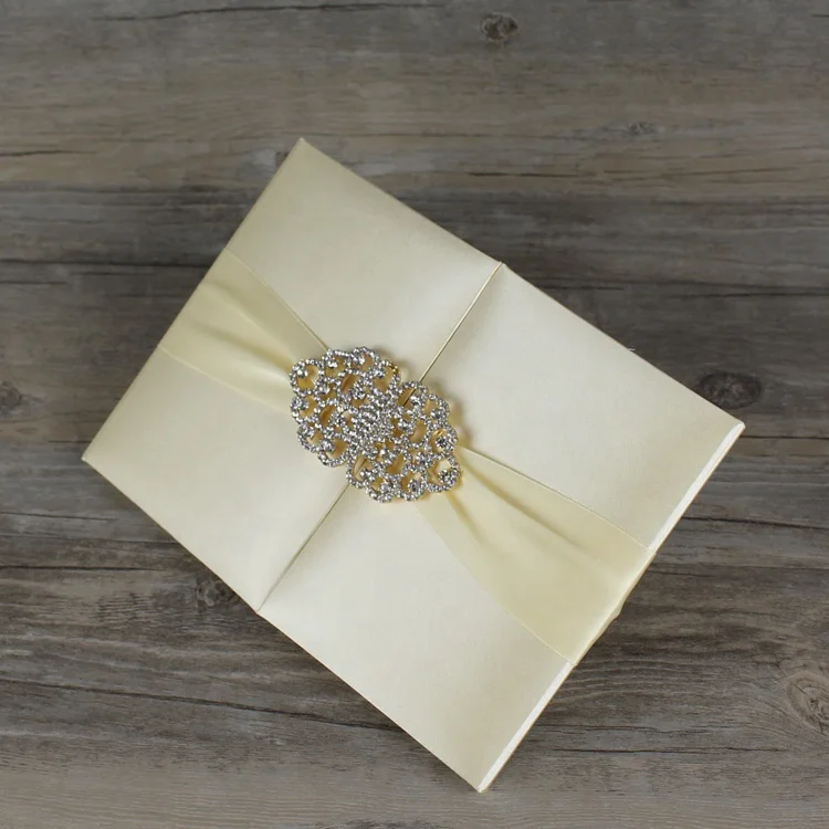 Wholesale Elegant Gold Foil Handmade Ivory Silk Wedding Invitation Folio and fabric hardcover invitation cards with buckle