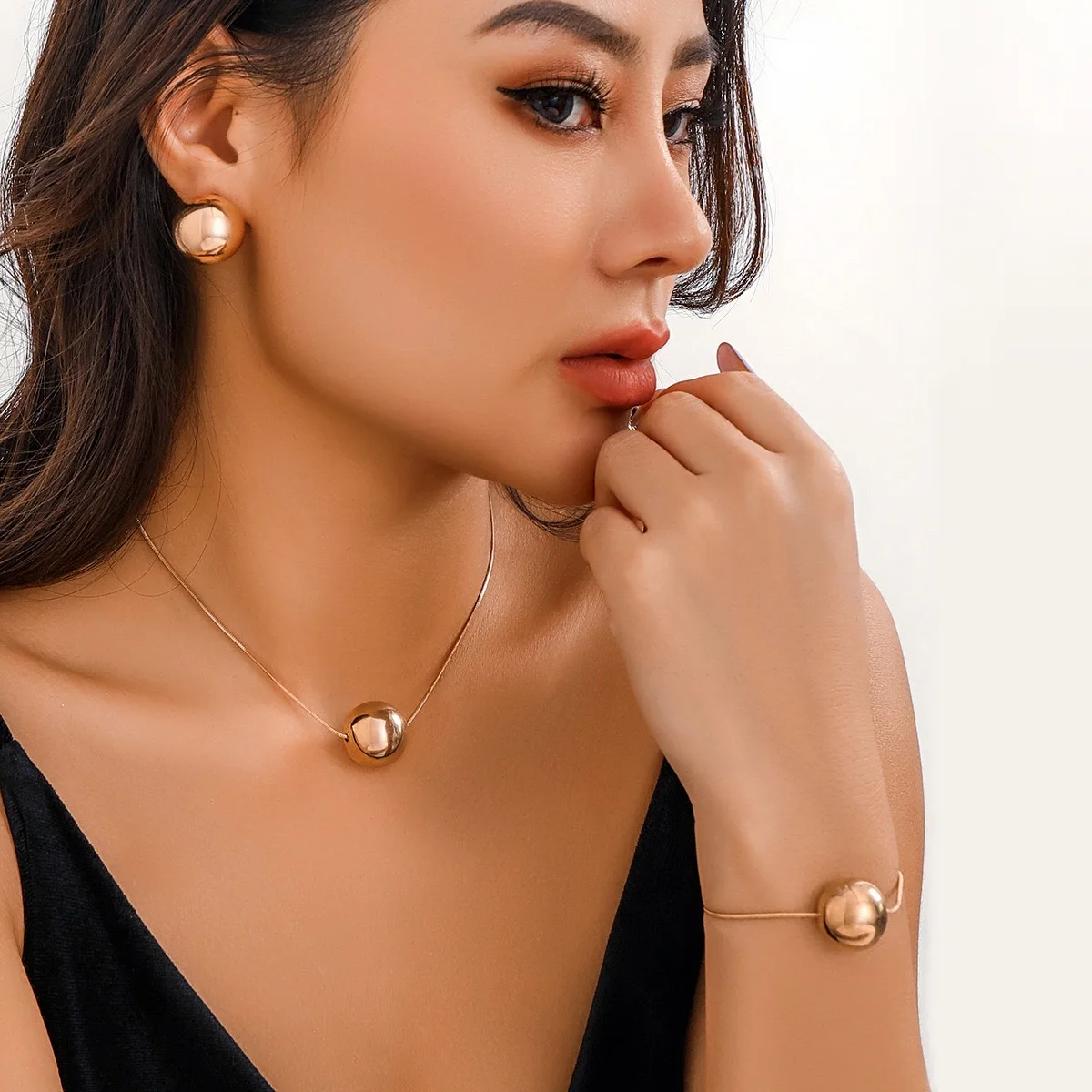 Big Bead Ball Pendant Choker Necklace Earrings Jewelry Set Snake Bone Chain Necklace Gold Ball Necklace Body Chain Jewelry