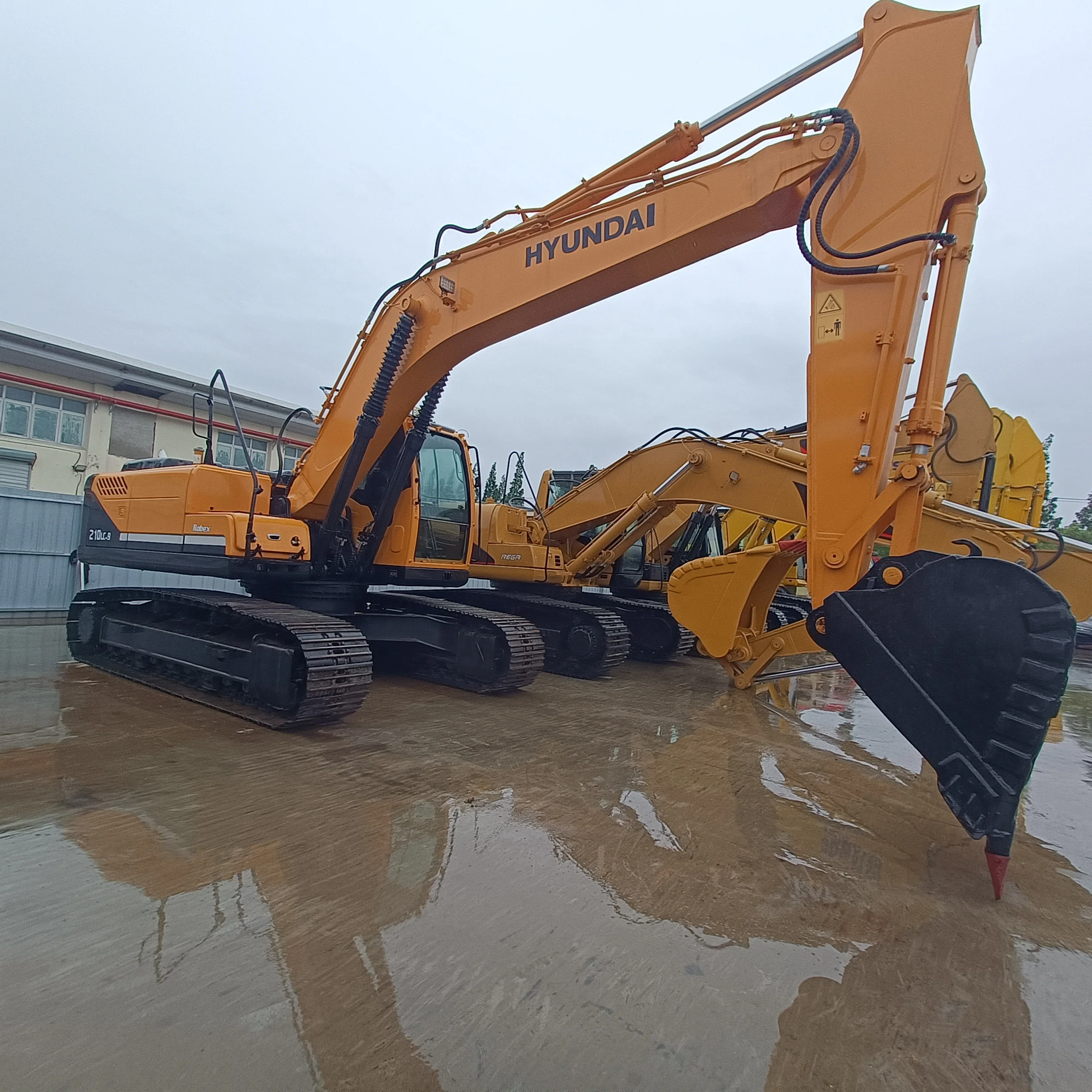 Leading factory second-hand Hyundai 210LC-9 Crawler Hydraulic Excavator earth-moving equipment stable performance