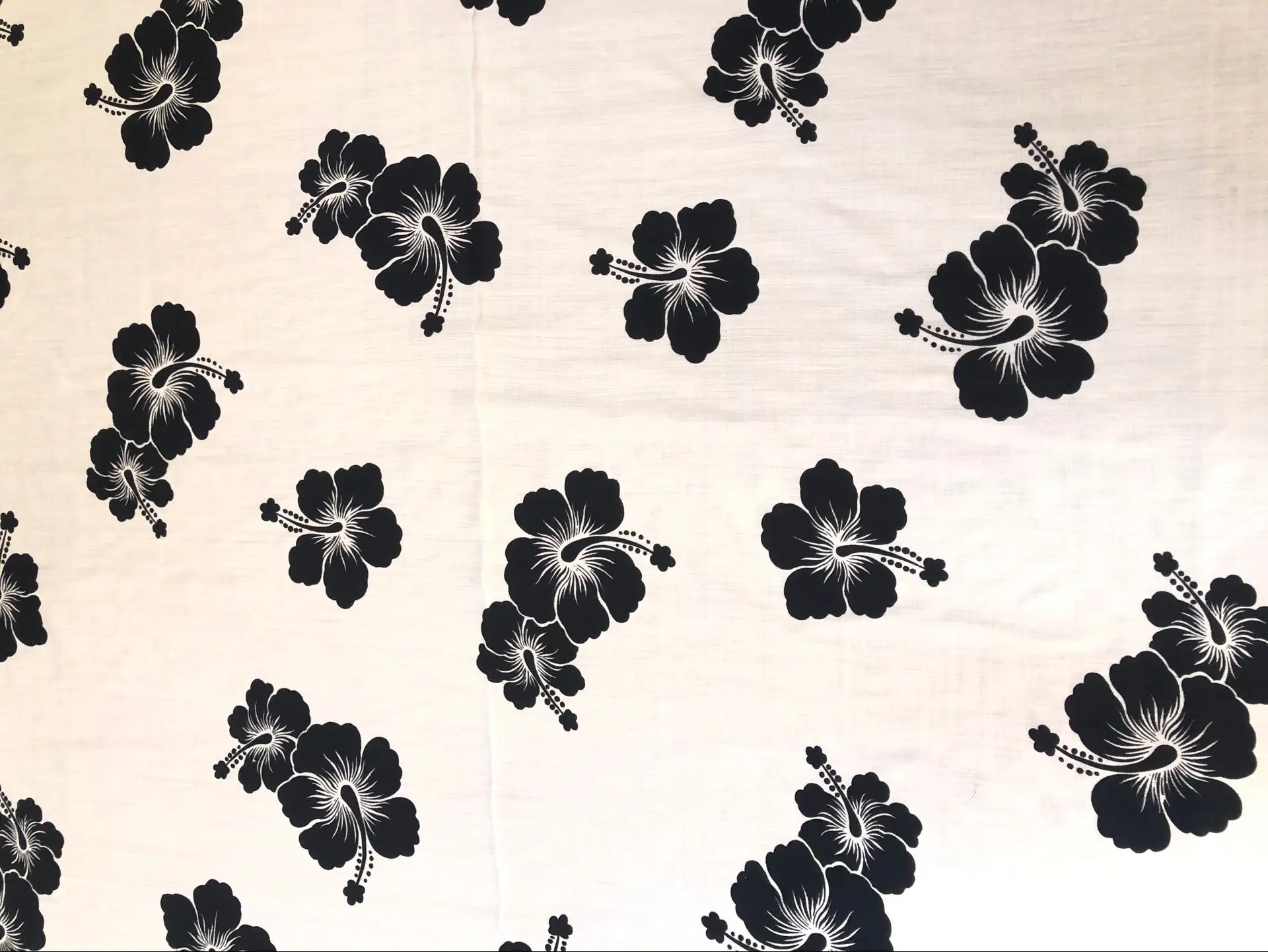 2022 Low MOQ custom Hibiscus printed 100% Rayon sarong pareo perfect beach cover up  beach wrap