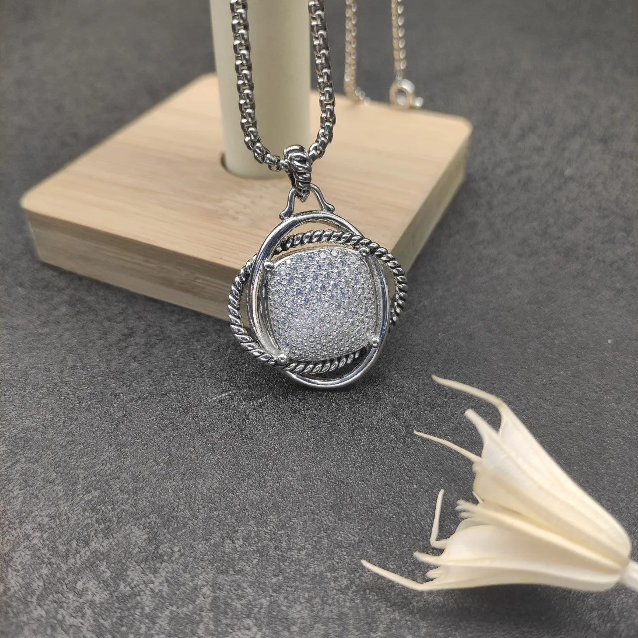 David Yarmans 925 silver hot selling ins32mm inlaid zircon twisted wire necklace, spicy girl style collarbone chain