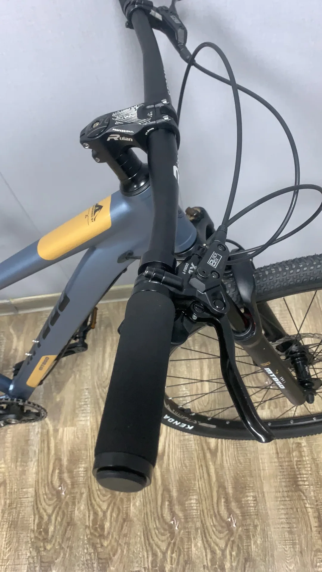 2023 MTBGOO High end 27.5 inch spokes wheels hydraulic disc brakes 12 speed suspension front fork mountain bike