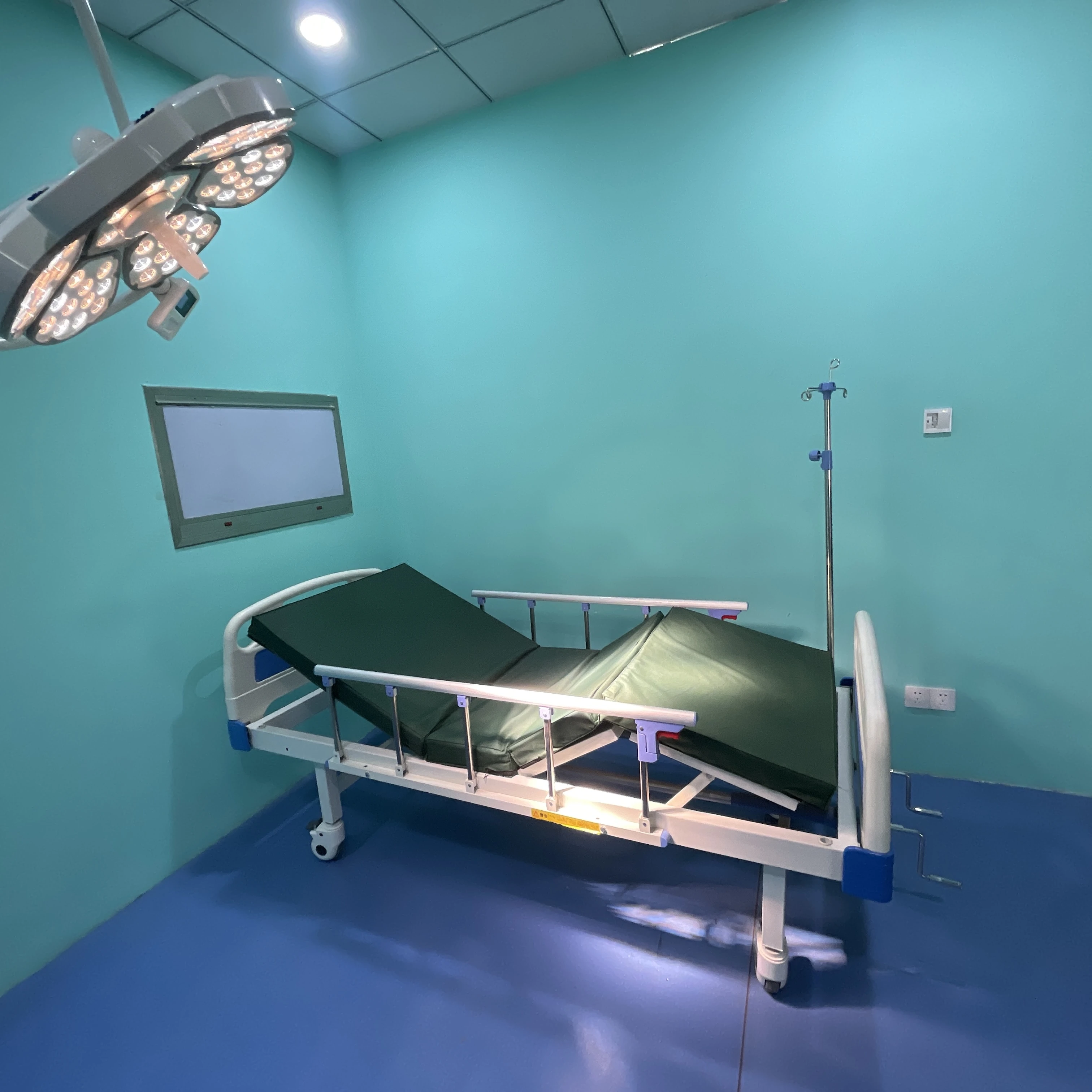 Медицинская кровать палата многофункциональный стол медицинская