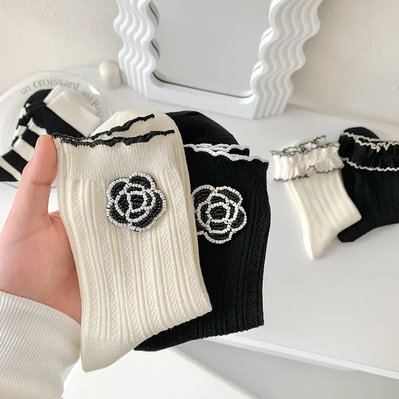 Mid-Tube Socks Women Winter Thick Small Fragrance Embroidered Camellia Cashmere Socks Black And White Wool Socks