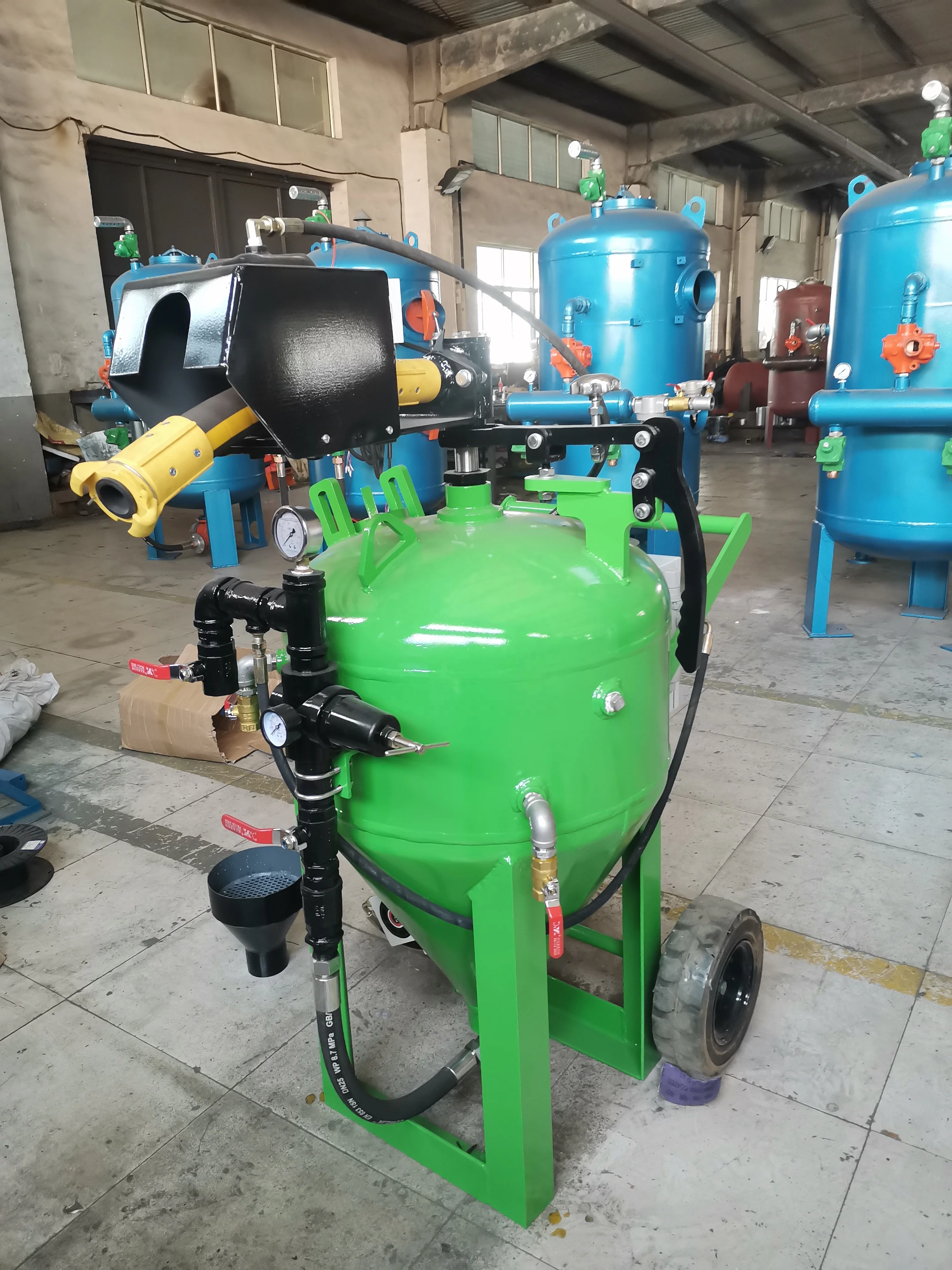 Новинка, аппарат для влажной взрывной обработки без пыли