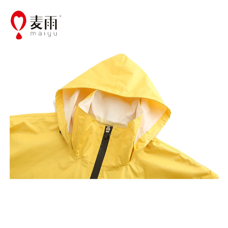 
China great quality 100% waterproof yellow raincoat hooded 
