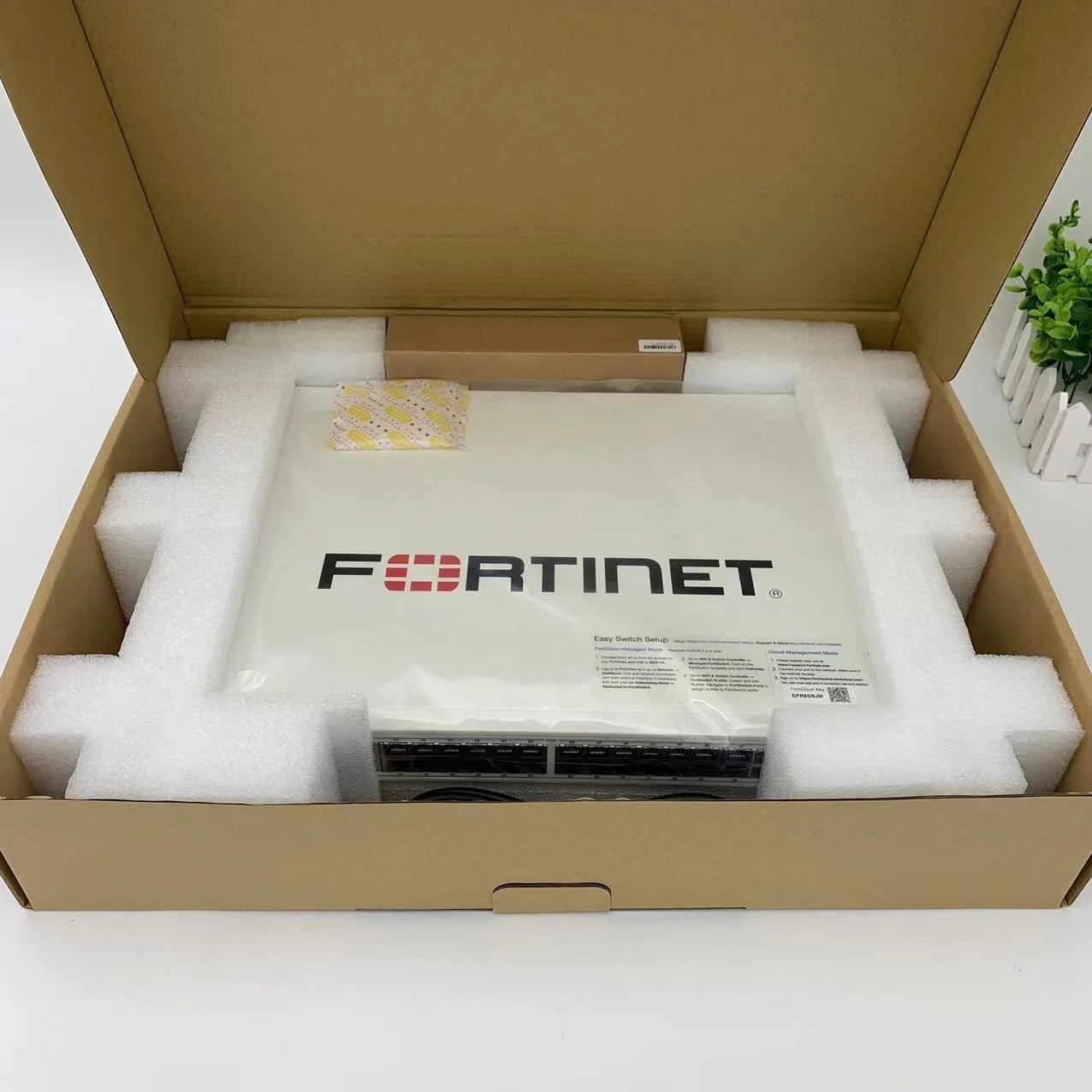 Оригинальный новый коммутатор FortiGate FortiSwitch 148F 24x GE порт + 4x SFP + порт коммутатора FS-148F