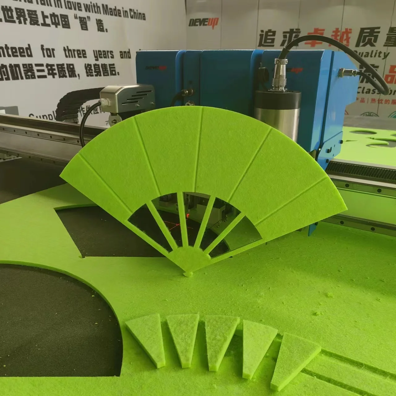 Deveup Polyester Fiber Felt Cutter PET Acoustic Panel Engraving Grooving Slotting Cutting Machine