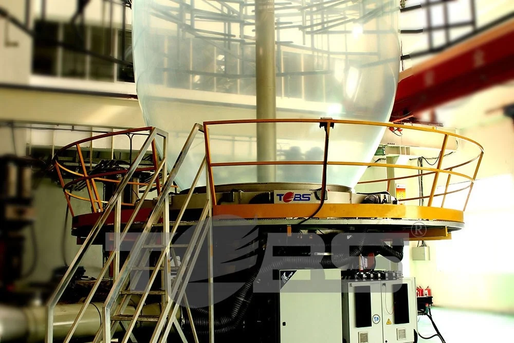 Vacuum bagging film for vacuum molding process