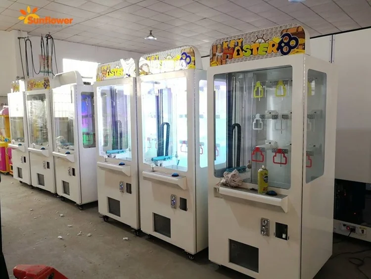 Taiwan Key Master Coin Operated Machine Prize Push Win Vending Games Push Keyhole Prize Game Machine
