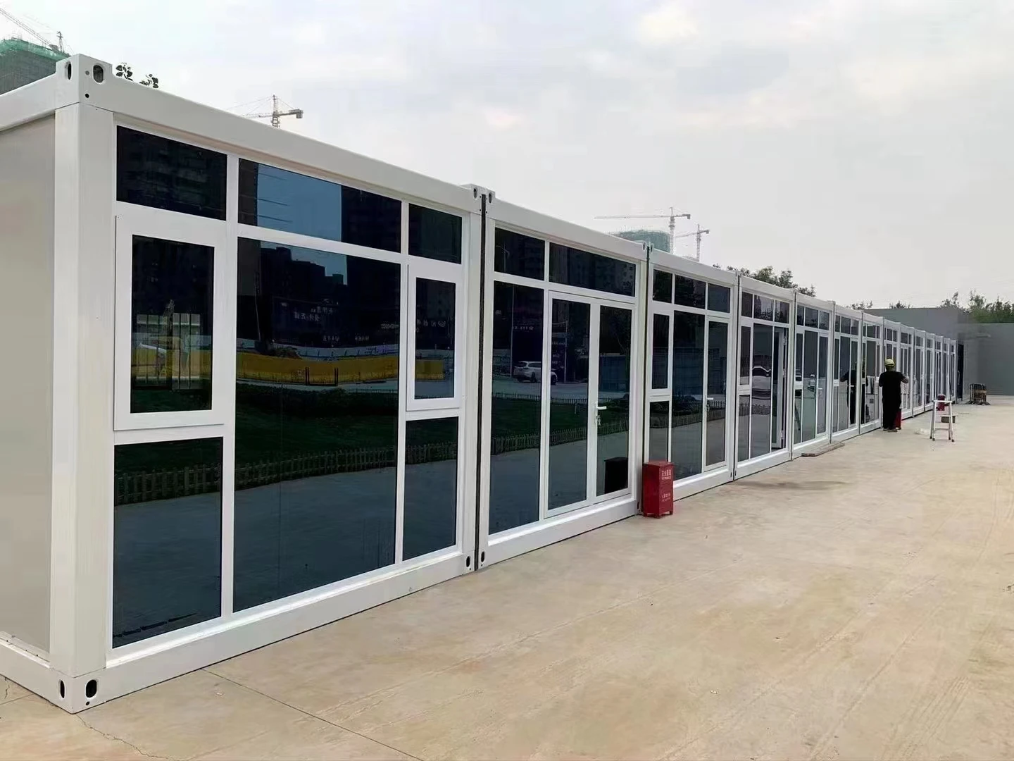 Shipping container house 20ft or 40ft or customeized cheap modern for farm Detachable Prefab house Chinese design