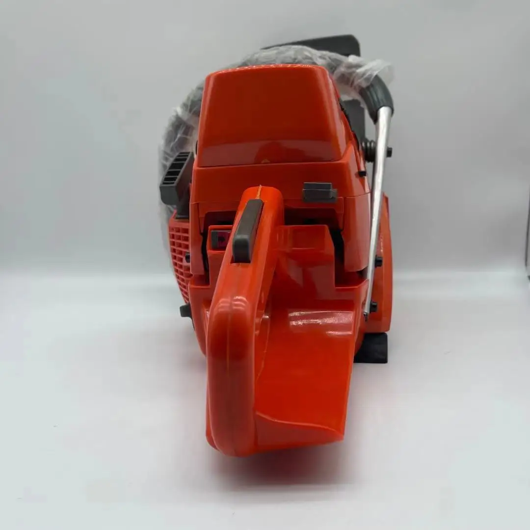  Бензопильный двигатель Hus372