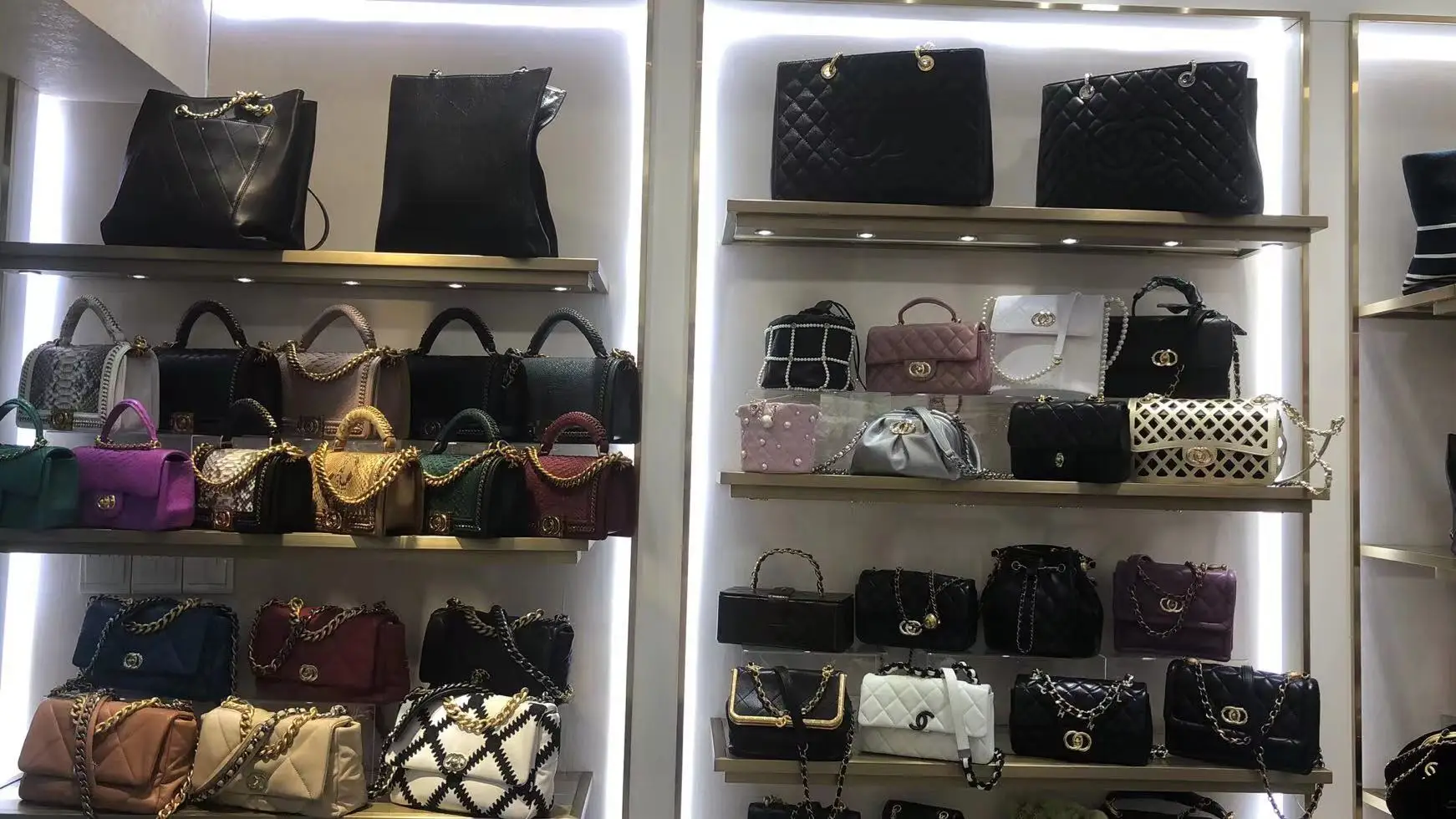 
2021 Amazing quality luxury designer famous brand metal plates logos handbag for women 