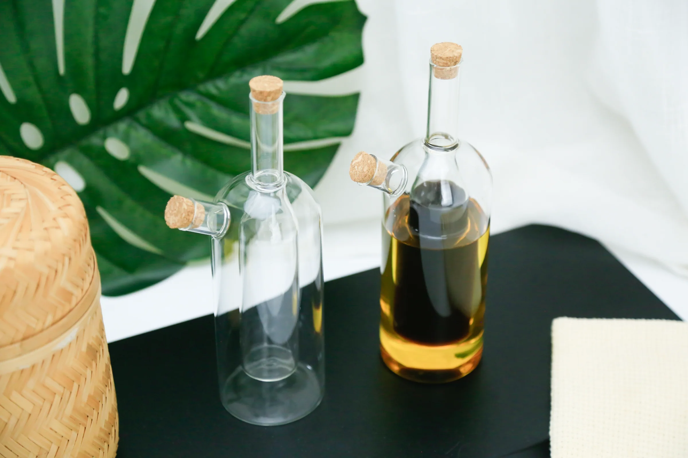 Latest best-selling products Oil vinegar bottle high borosilicate glass 2 in 1 bottle  Oil vinegar bottle